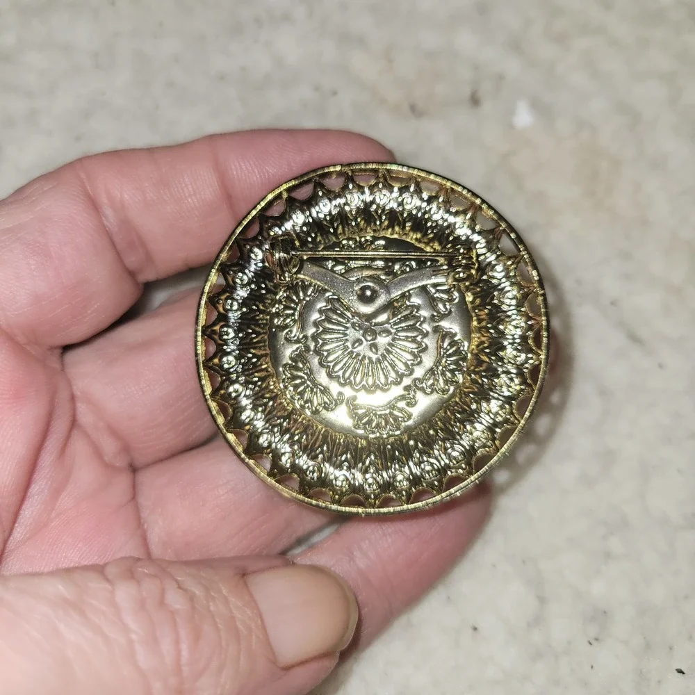 Vintage Primavera for JCPenney Cameo Brooch‎ Gold Tone Iridescent Roman Portrait